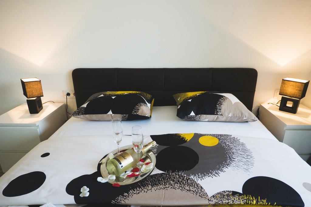 Apartments Sunny Garden โบรดาริตซา ภายนอก รูปภาพ