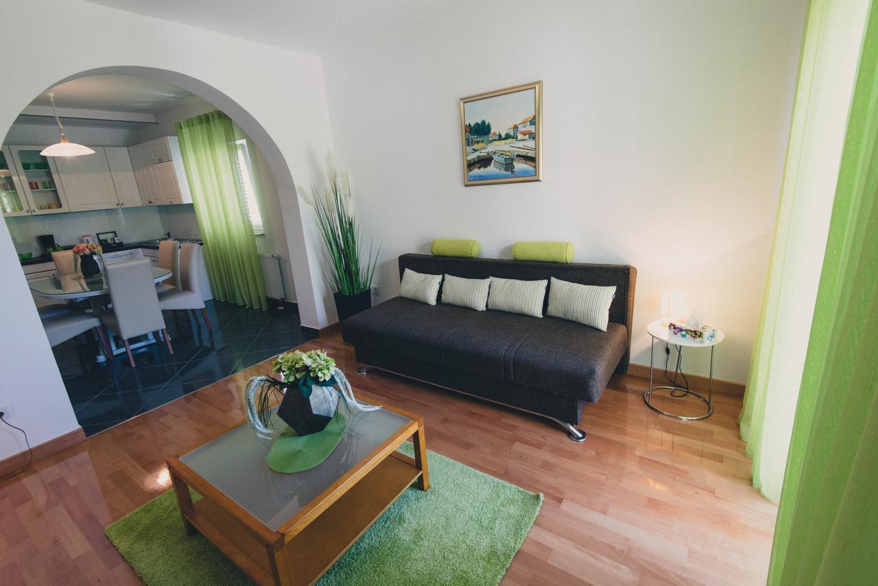 Apartments Sunny Garden โบรดาริตซา ภายนอก รูปภาพ